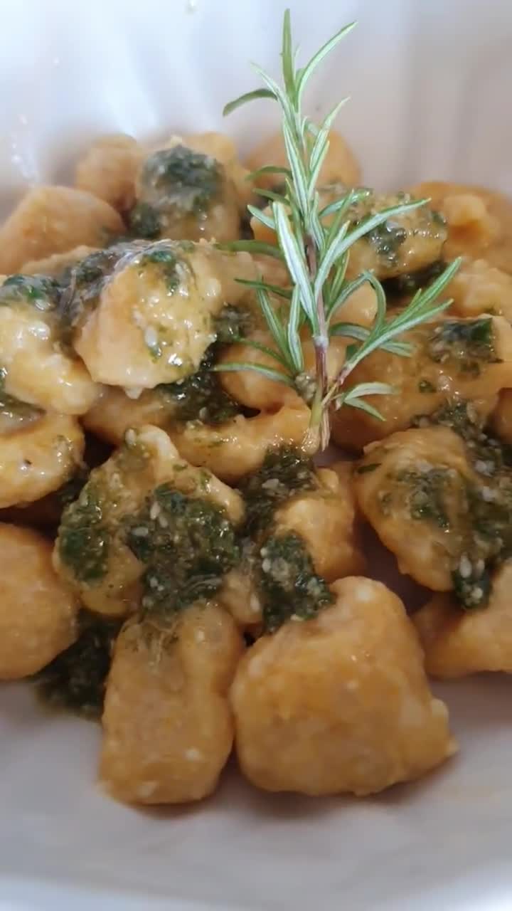 Foto del paso 10 de la receta: 🍝 🍽 🌱🌿 Ñoquis de calabaza y papa con pesto fresco de albahaca, romero y sésamo 🍝 🍽 🌱🌿