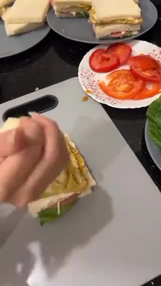 صورة لخطوة 2 من وصفة كلوب ساندويتش