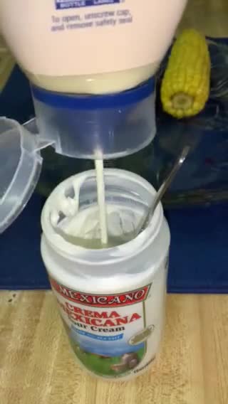 Foto del paso 2 de la receta: Elotes con Queso y Crema #lacoinadeconsuelo #saboraMexico