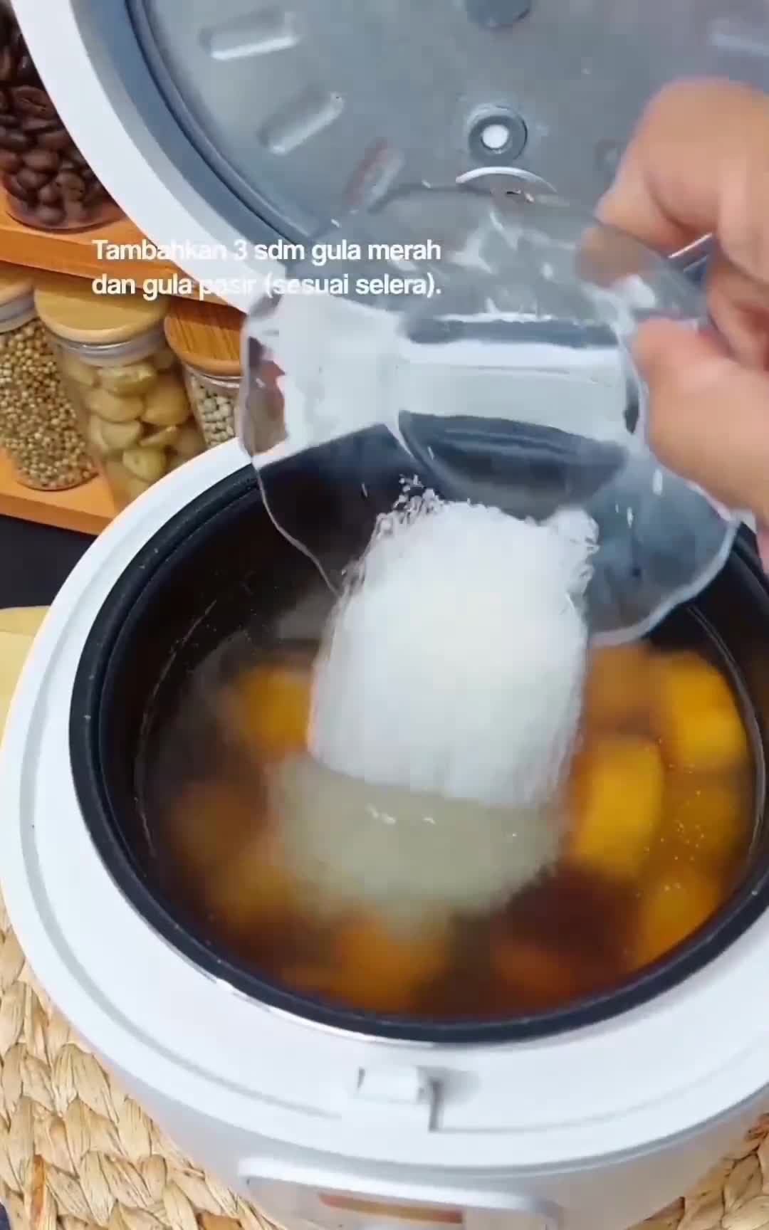 Foto langkah ke 1 dari resep Kolak Pisang Ubi Kuning.