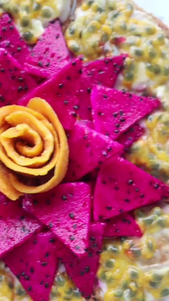 Foto langkah ke 7 dari resep Pizza Nugget Pisang Panggang, Topping Buah.
