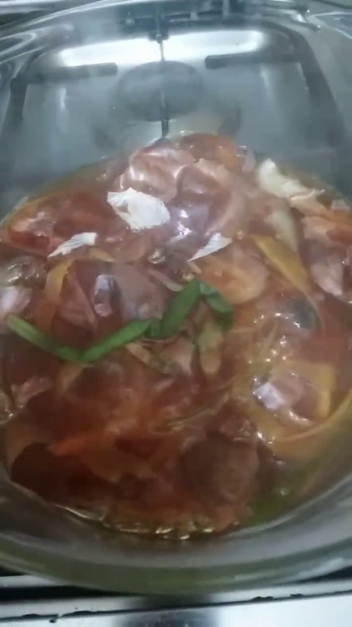 Foto langkah ke 3 dari resep Kaldu sisa sayuran.
