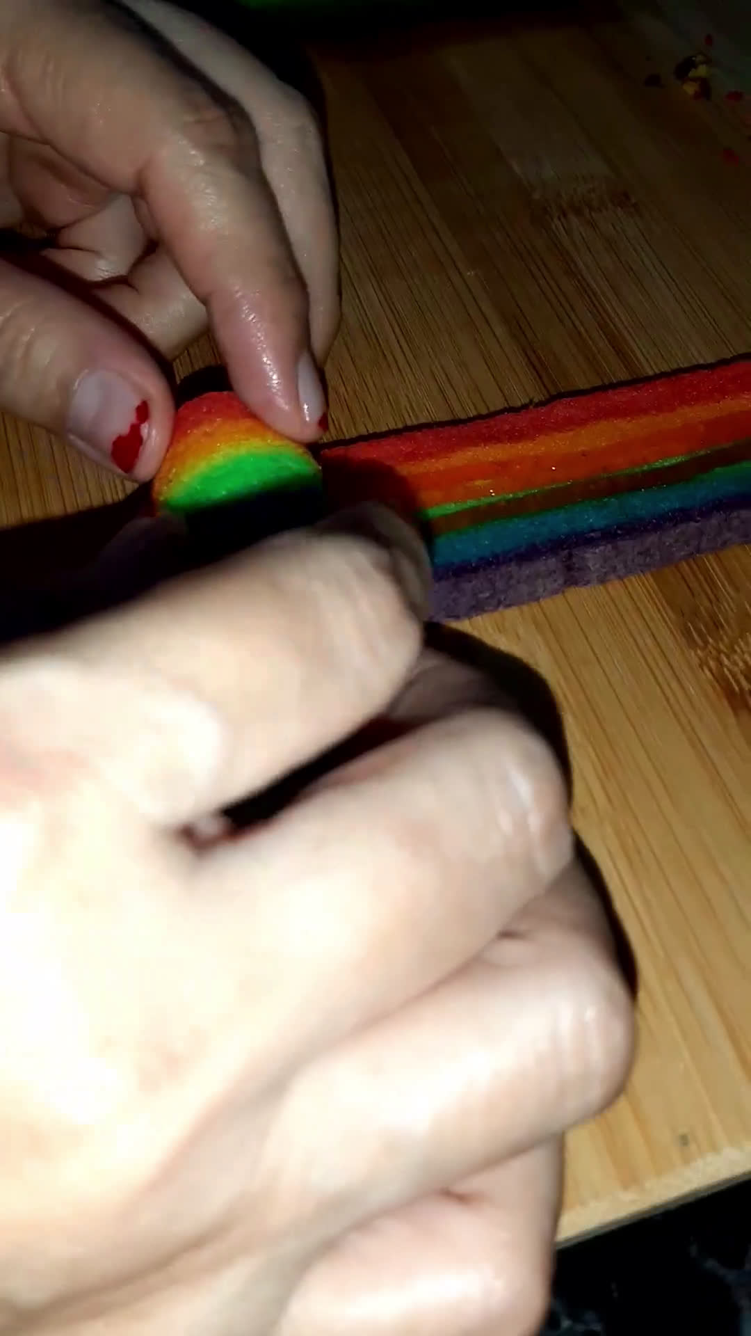 Foto langkah ke 8 dari resep 167.Rainbow Mini Roll.
