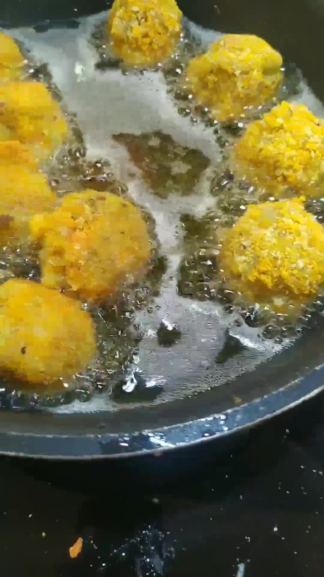 Foto langkah ke 6 dari resep Bola-Bola Makaroni Keju.