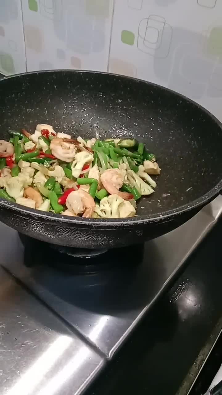 Foto langkah ke 5 dari resep Oseng buncis udang saos tiram.
