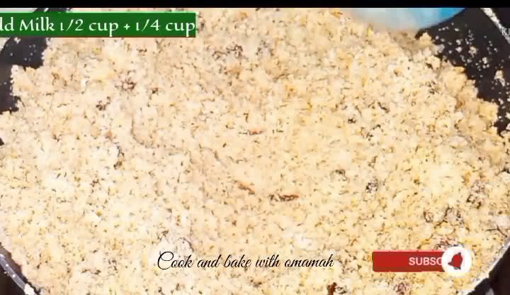 A picture of step 4 of Suji ka karak halva/Suji ka tukri halwa.