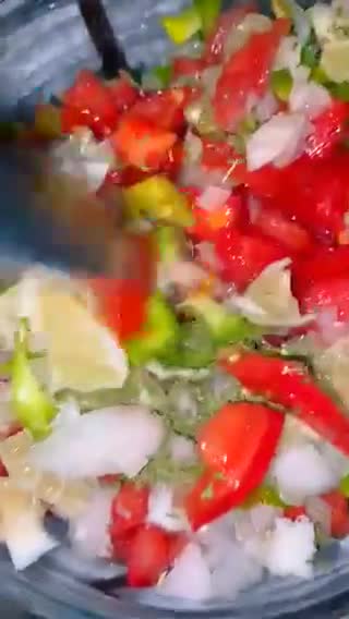 صورة لخطوة 2 من وصفة سلطة بندورة بالزيت