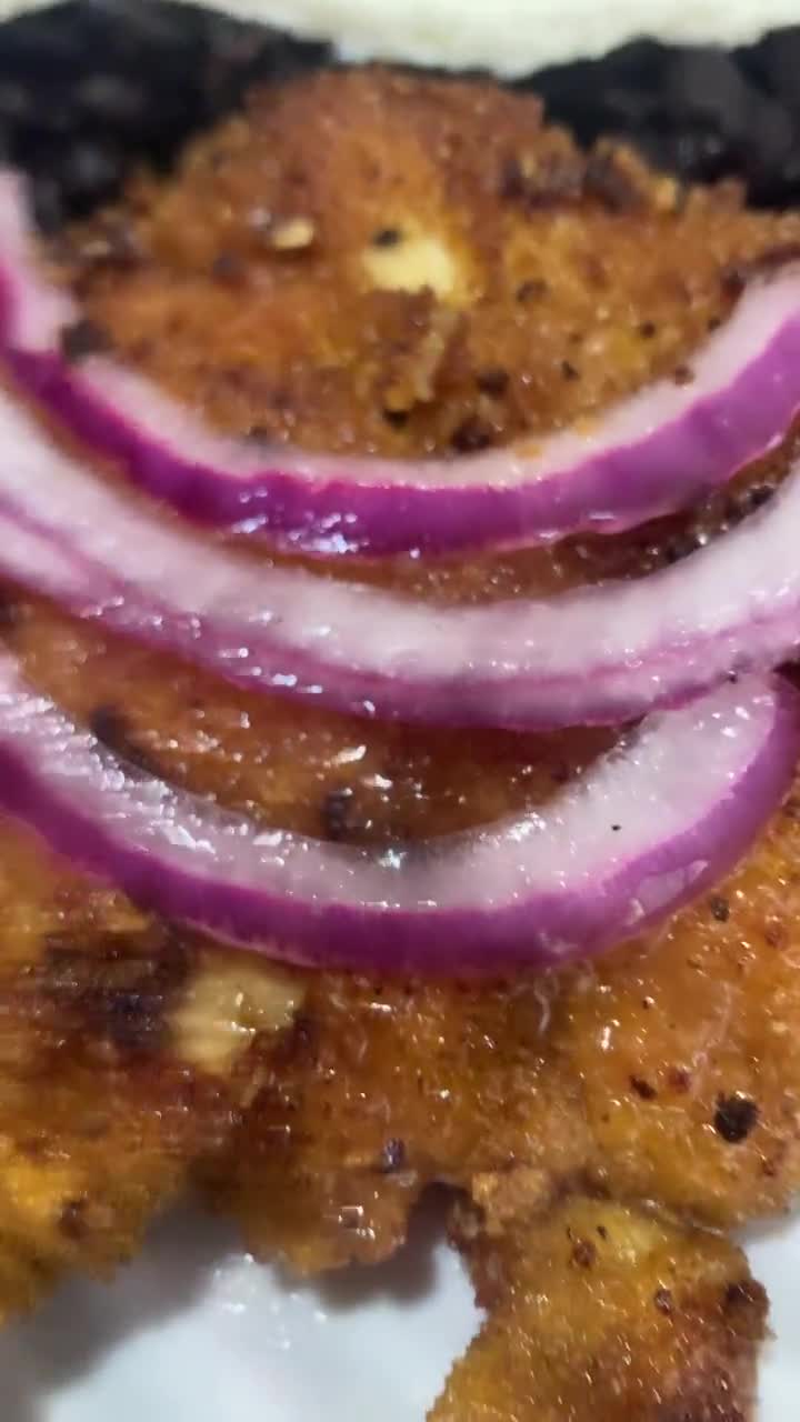 Foto del paso 5 de la receta: "Pechugas de pollo empanizadas, doradas y crujientes ¡Un plato irresistible!"