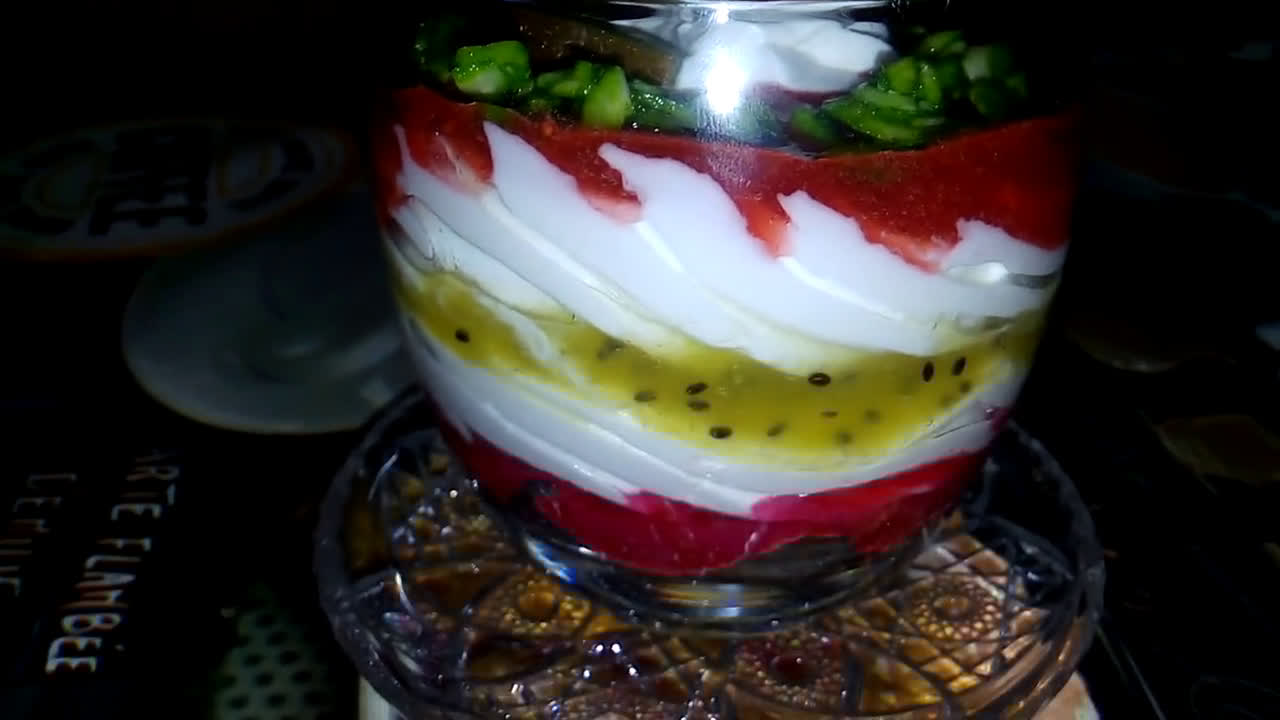 صورة لخطوة 15 من وصفة تحلية الطبقات كيوي 🥝فراولة 🍓