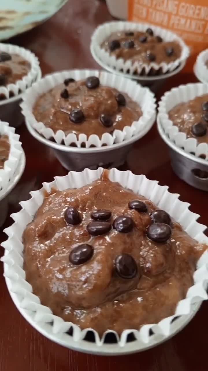 Foto langkah ke 4 dari resep Gluten Free Choco Banana Muffin.