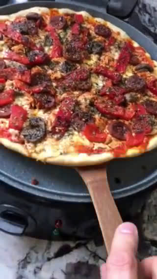 Foto del paso 5 de la receta: Pizza de chorizo, atún y morrones en horno grill para pizza Cecotec