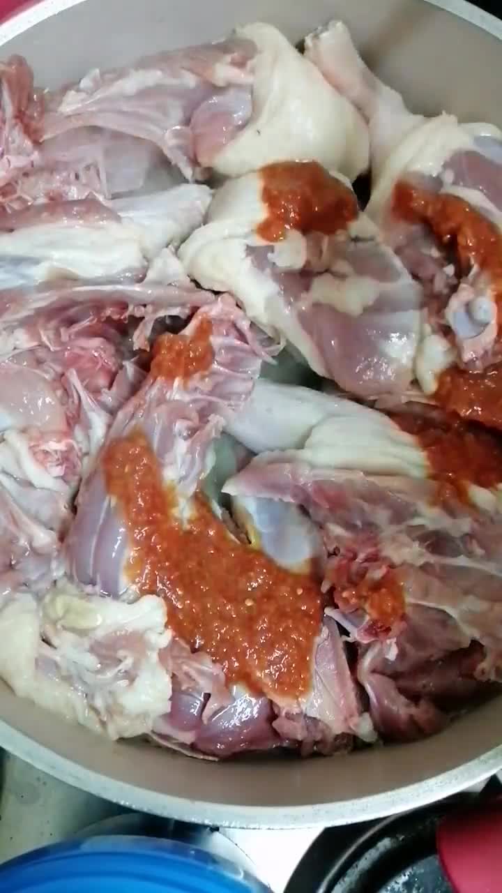 صورة لخطوة 2 من وصفة البط المشوي بالعسل 👌