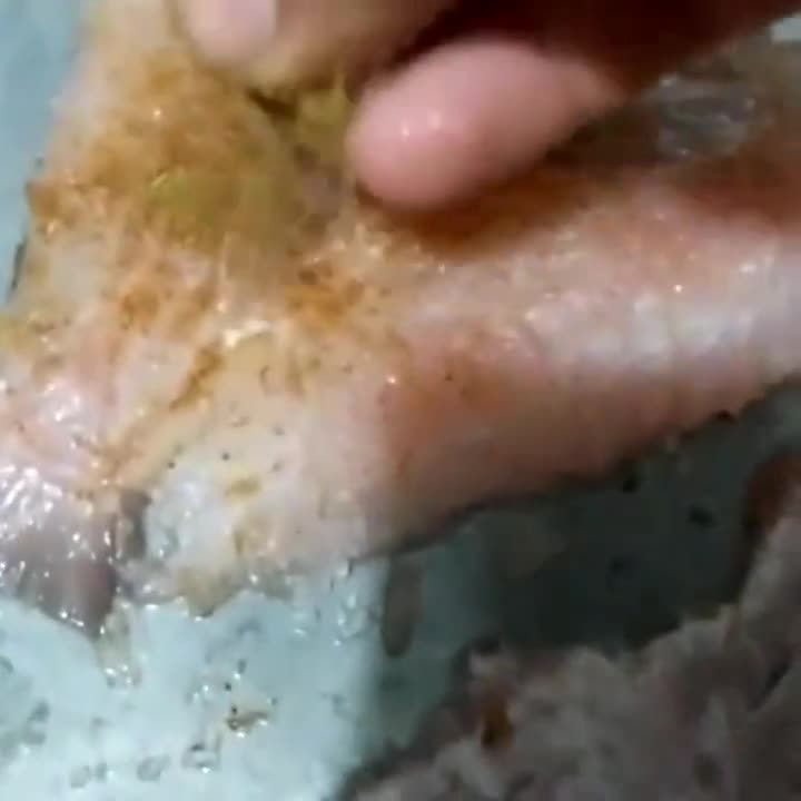 صورة لخطوة 3 من وصفة سمك حريد مشوي في الفرن 😋🐟