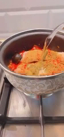 صورة لخطوة 2 من وصفة كبسة السمك بالطماطم
