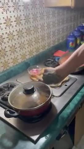 Foto del paso 2 de la receta: Mole almendrado con pollo y arroz rojo