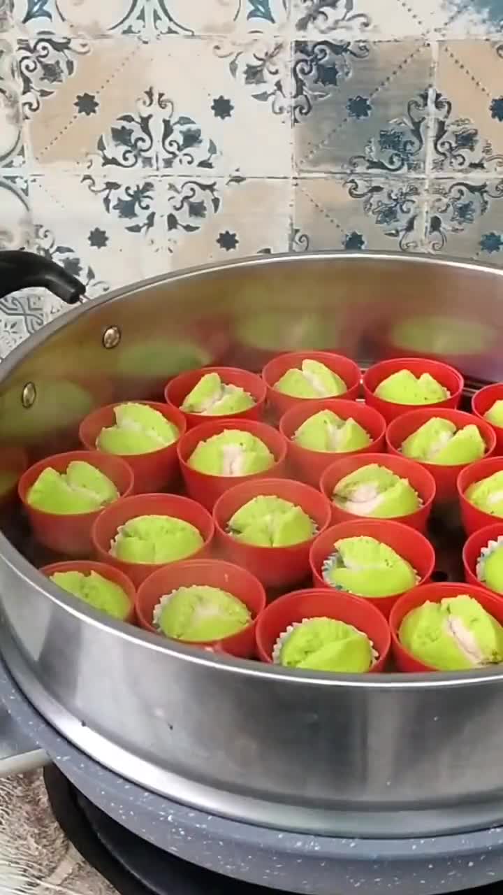 Gambar langkah 5 resipi Apam coconut rose.