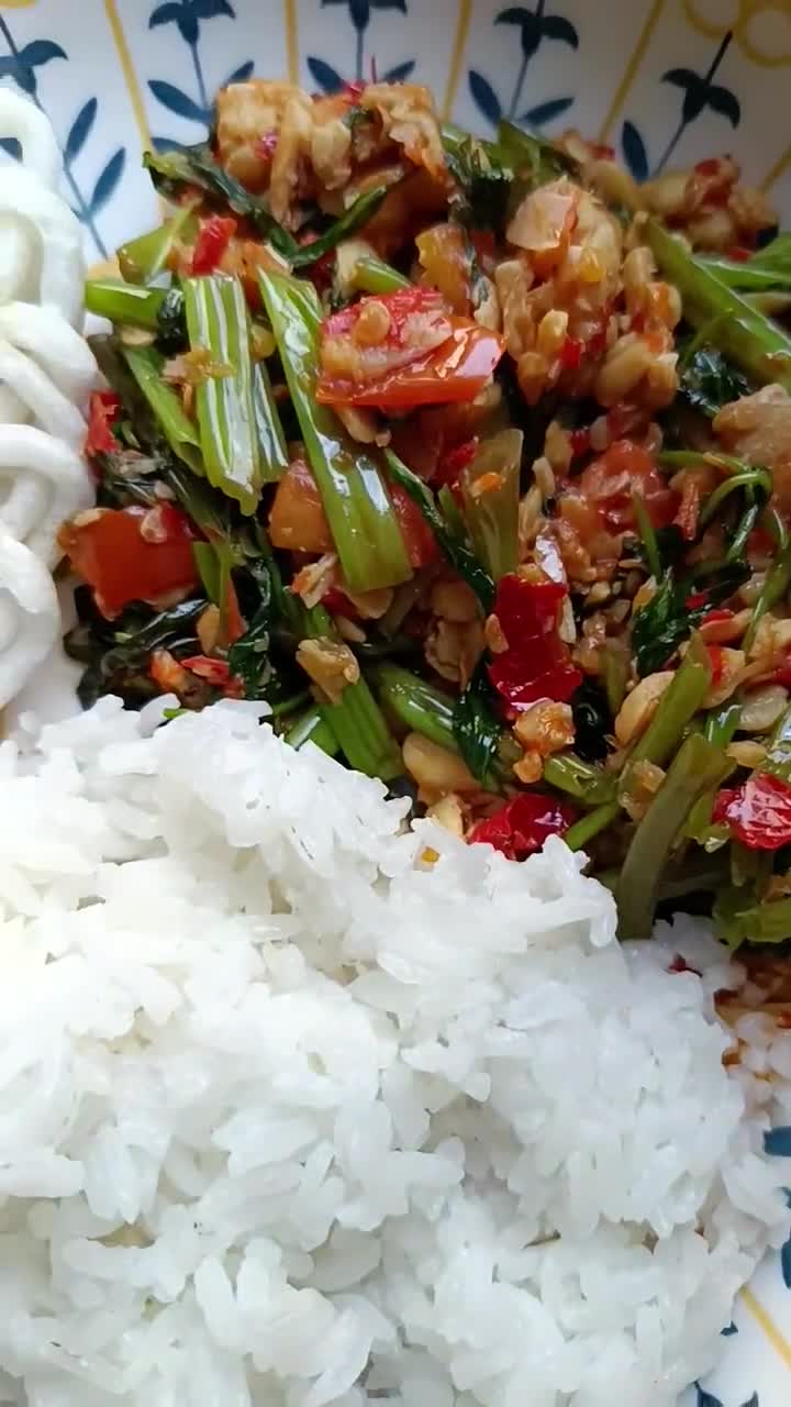 Foto langkah ke 3 dari resep Tumis sambal tempe kangkung.
