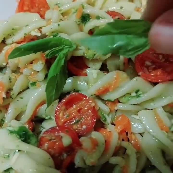 صورة لخطوة 4 من وصفة مكرونة سلاد بصوص البيستو 🍝