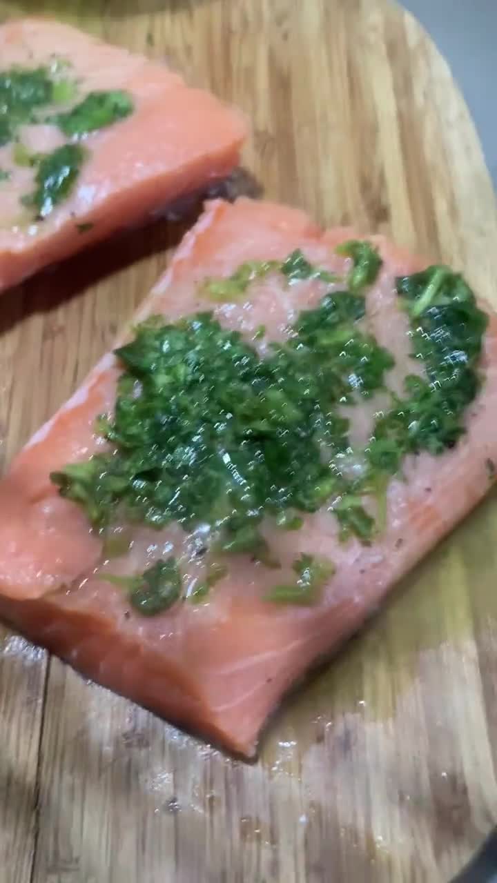 Foto del paso 4 de la receta: "Salmón a la mexicana con vinagreta de cilantro"
