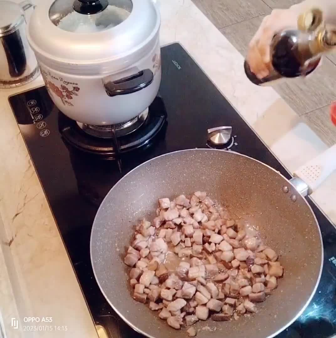Foto langkah ke 3 dari resep Kwetiau Rebus Daging Jamur.