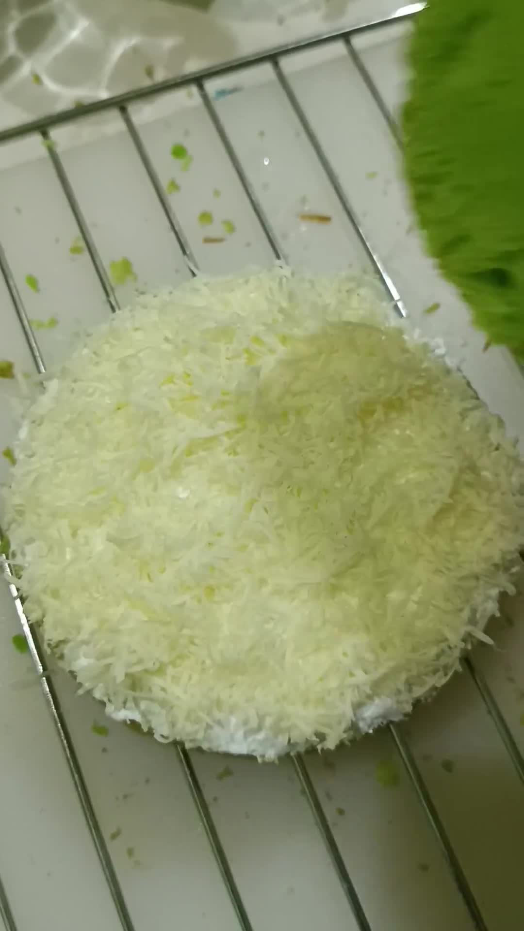 Foto langkah ke 9 dari resep Birthday Cake.