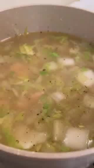 A picture of step 6 of Cabbage and shrimp soup.