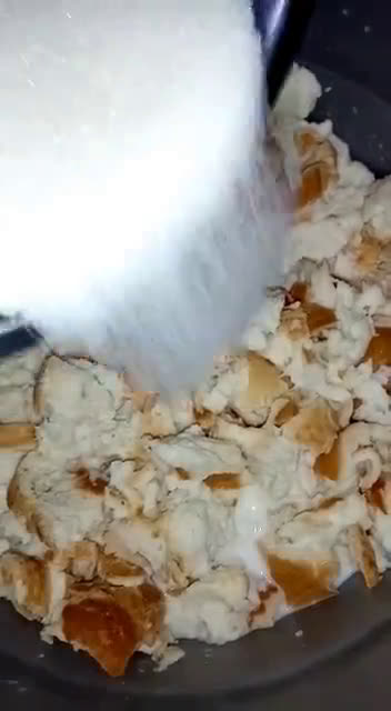 Foto del paso 3 de la receta: Budín de pan navideño