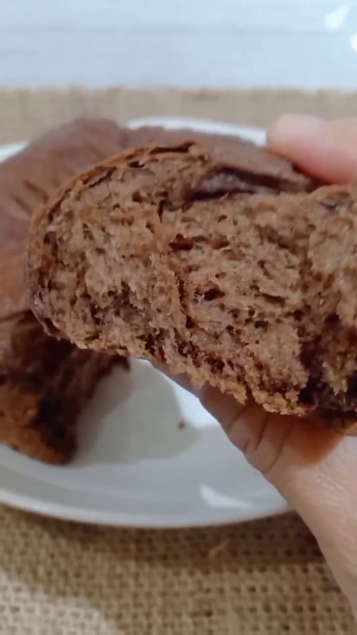 Foto langkah ke 10 dari resep Chocolate Wool Roll Bread.