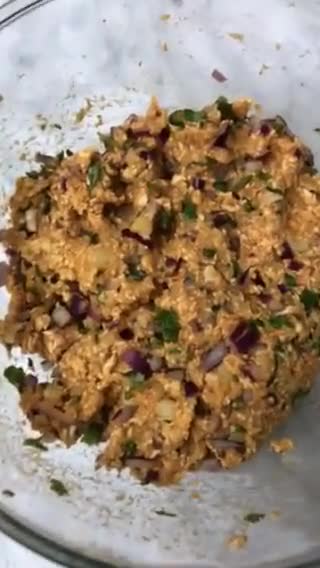 A picture of step 3 of Paneer potato paratha.