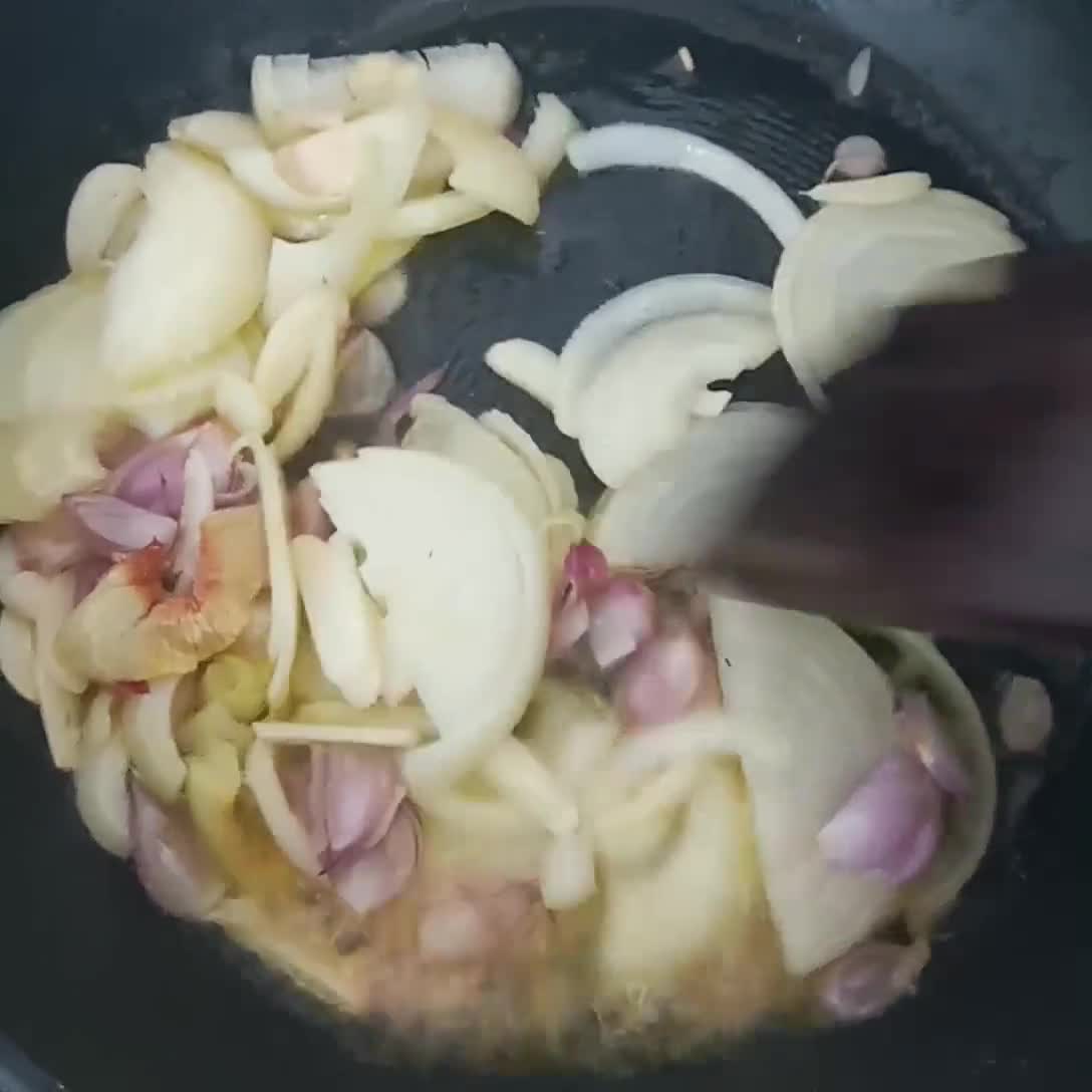 Foto langkah ke 2 dari resep Telur Goreng Mentega.