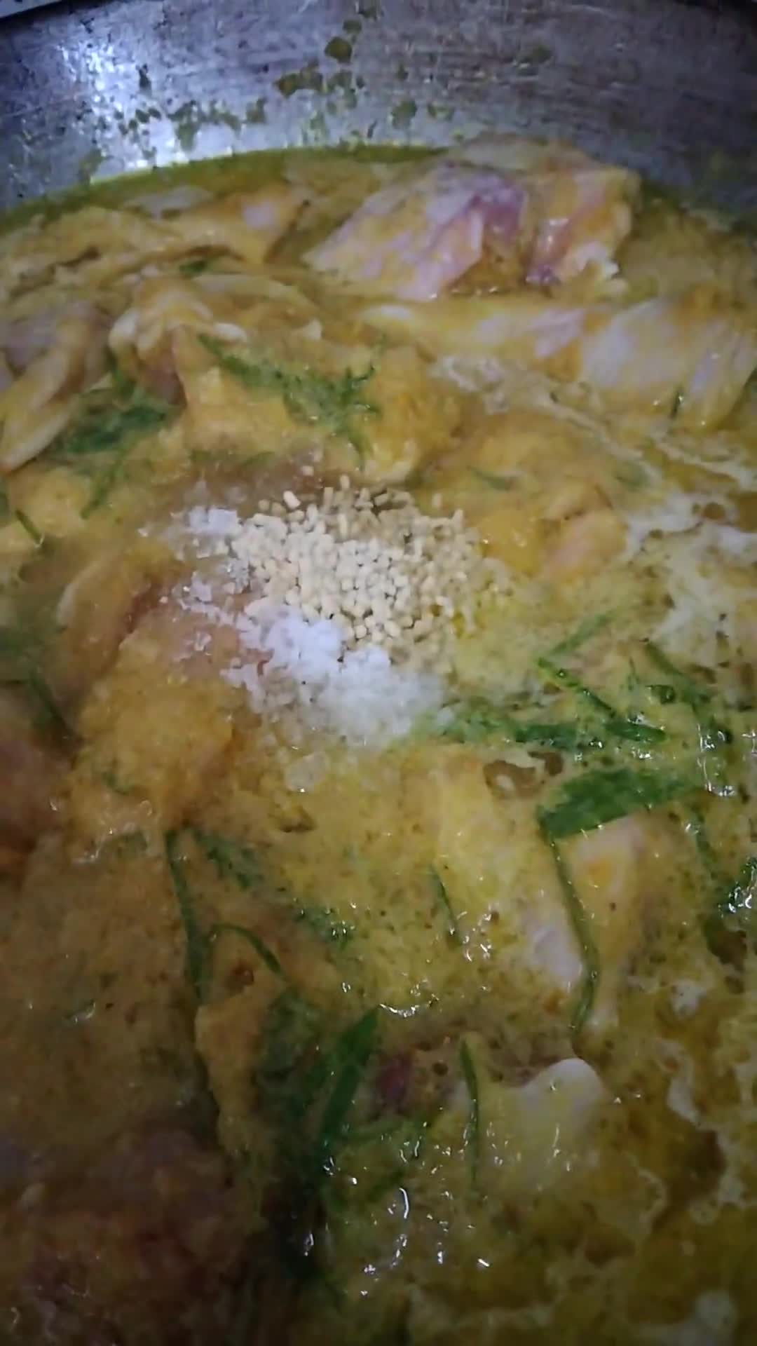 Gambar langkah 2 resipi Rendang ayam kuning.
