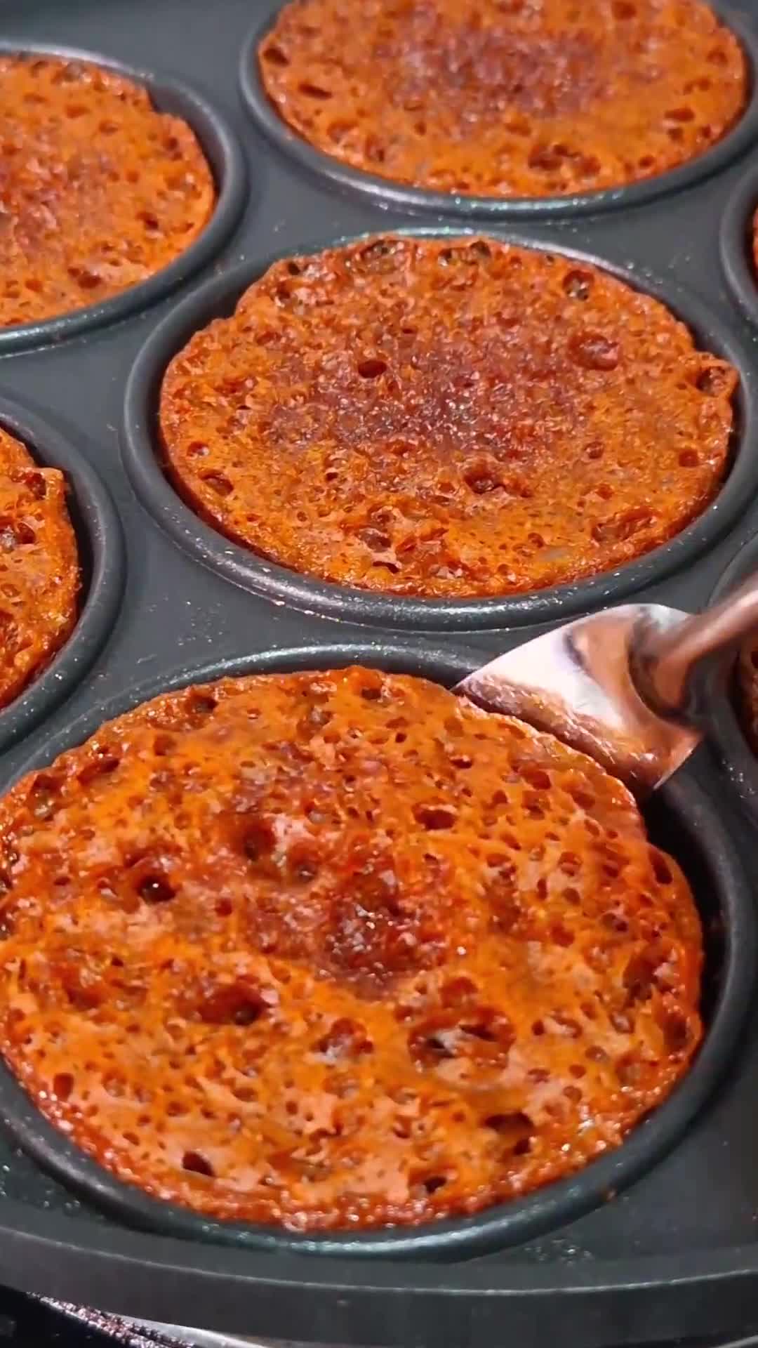 Foto langkah ke 9 dari resep Bolu Sarang Semut Mini 2 telur.