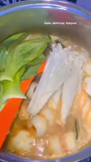 Foto langkah ke 4 dari resep Tomyam seafood.