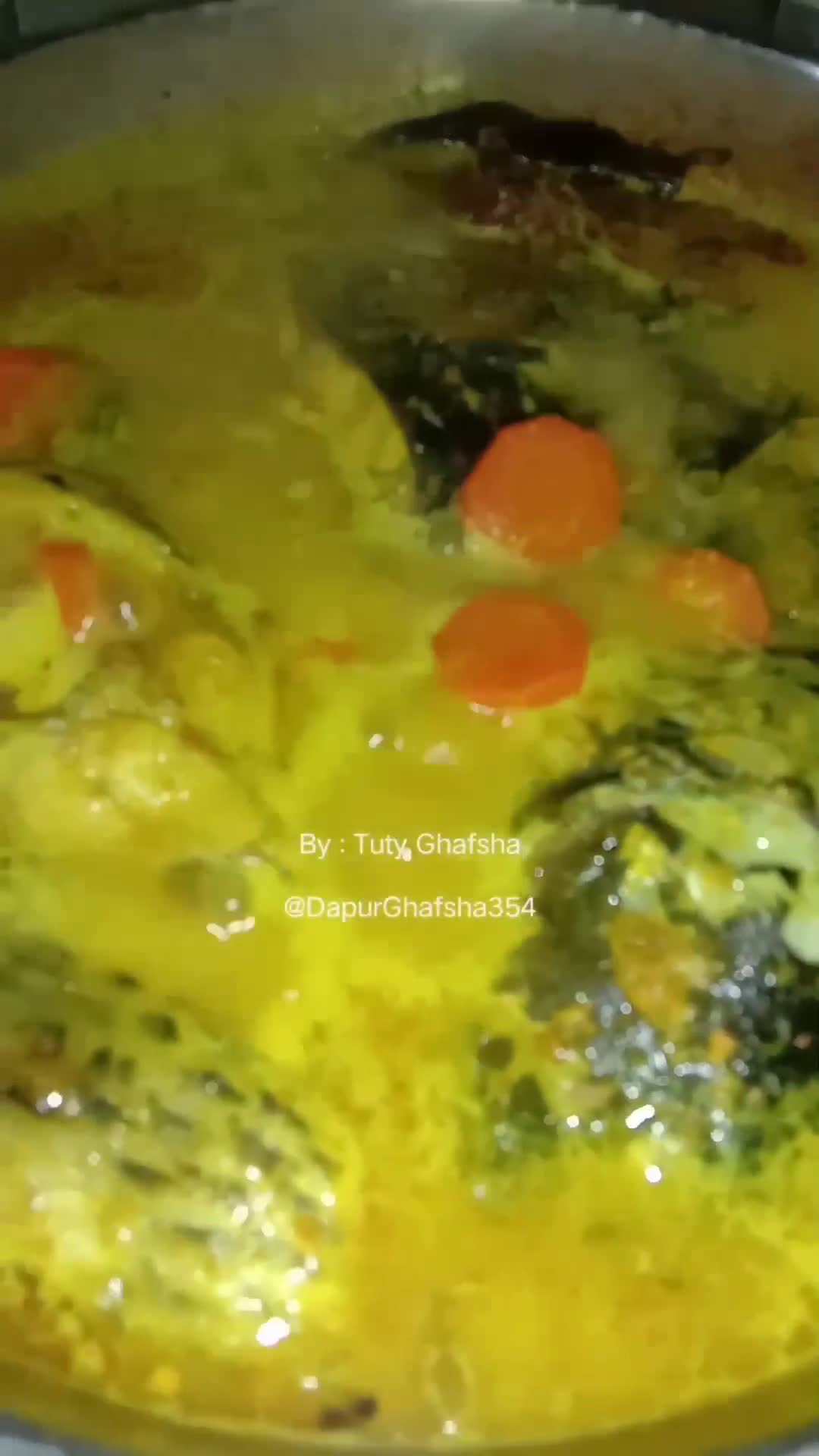 Foto langkah ke 5 dari resep Ikan Mas Kuah Oranye.