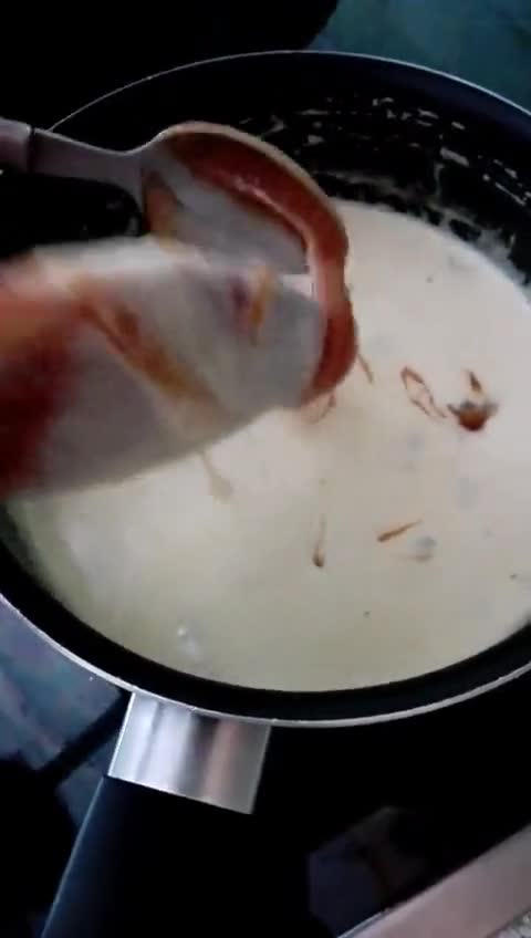 Foto del paso 5 de la receta: Espaguetis a los tres quesos con avellanas tostadas