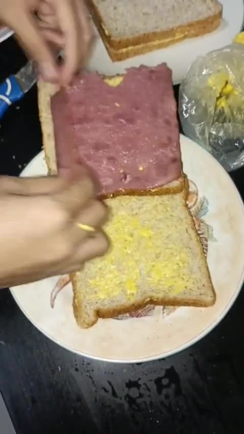 Foto langkah ke 3 dari resep Hongkong Bread Toast.
