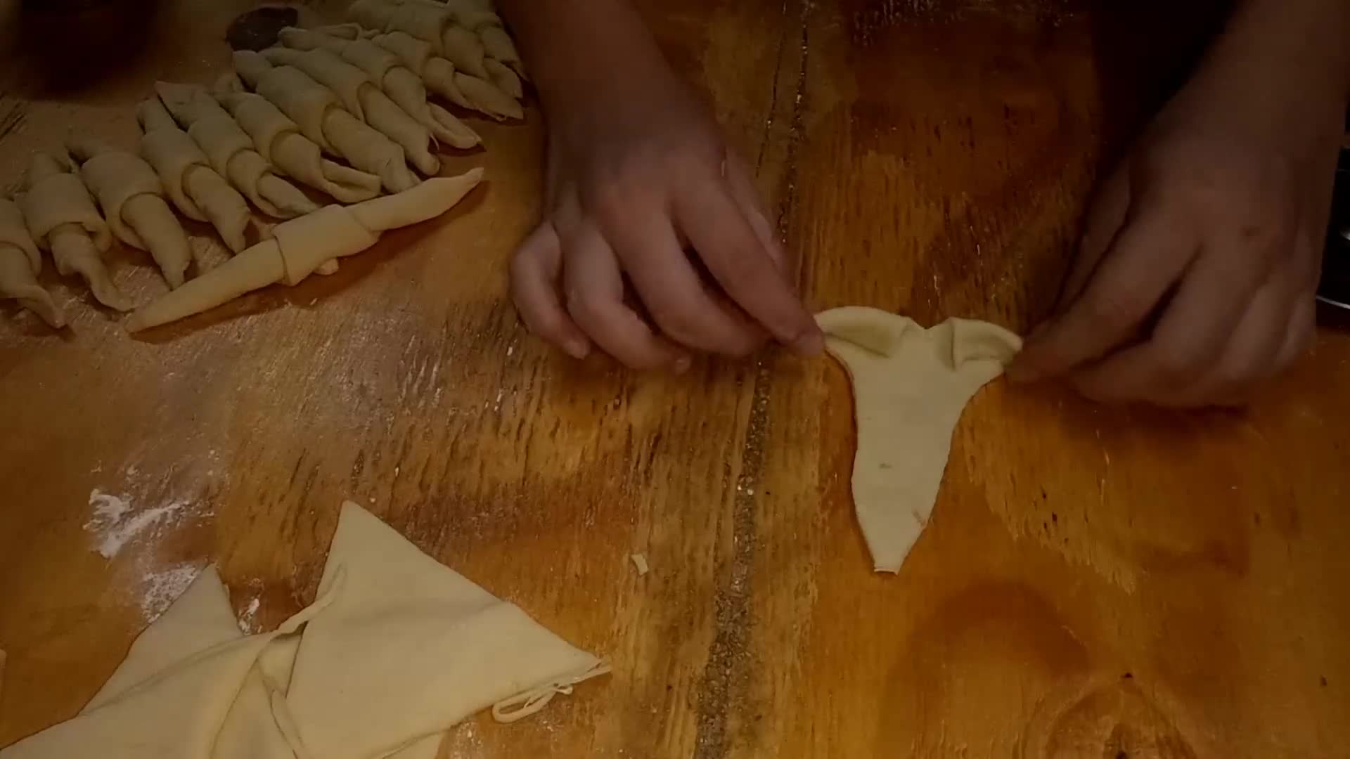 Foto del paso 11 de la receta: Medialunas fáciles
