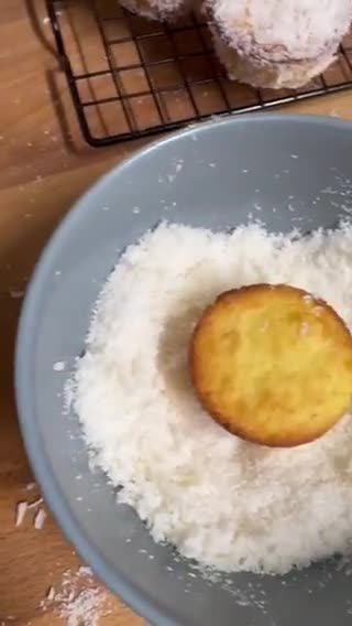 Foto del passaggio 3 della ricetta Cupcake al Cocco