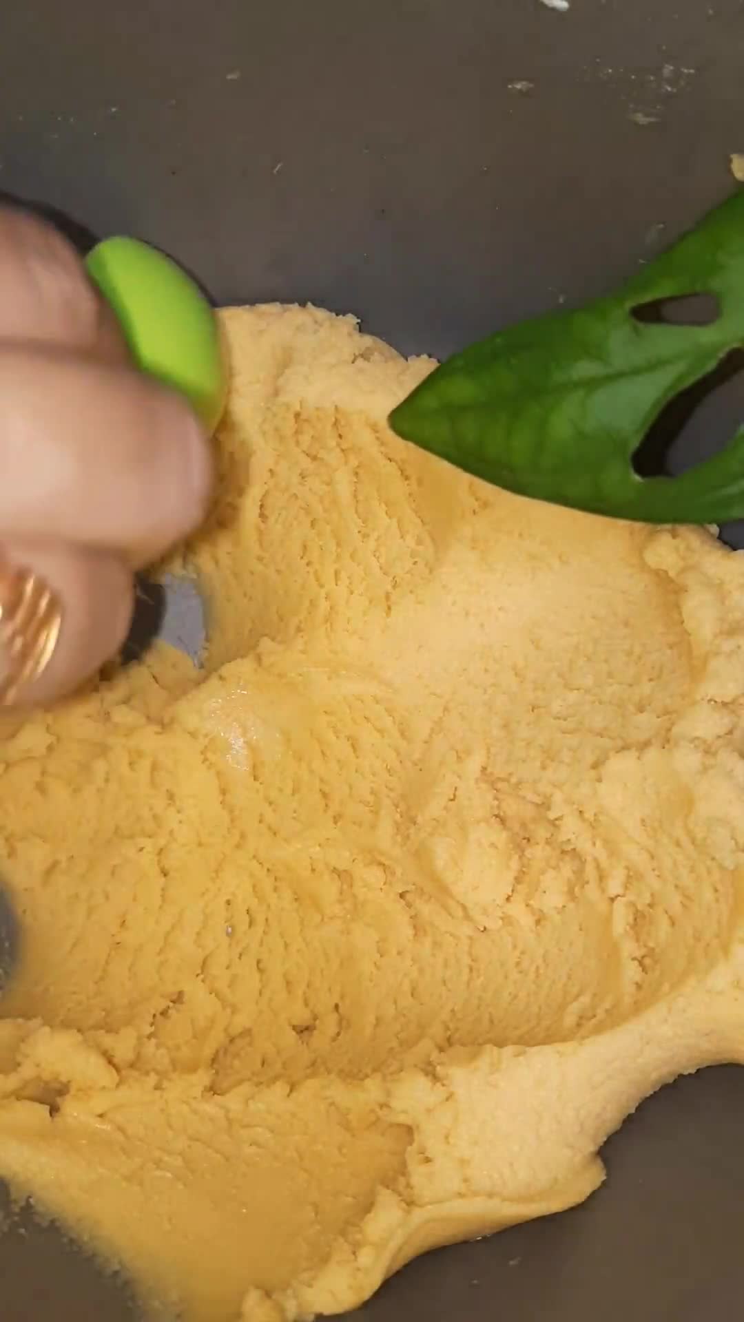 Foto langkah ke 1 dari resep Thumbprint cookies dengan selai lemon homemade.