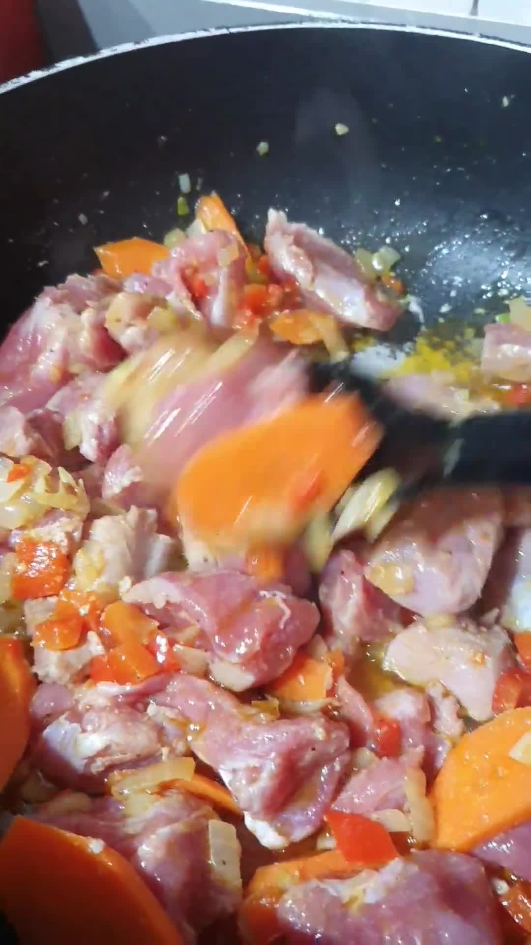 Foto del paso 2 de la receta: Ragú de pavo con verduras guisadas