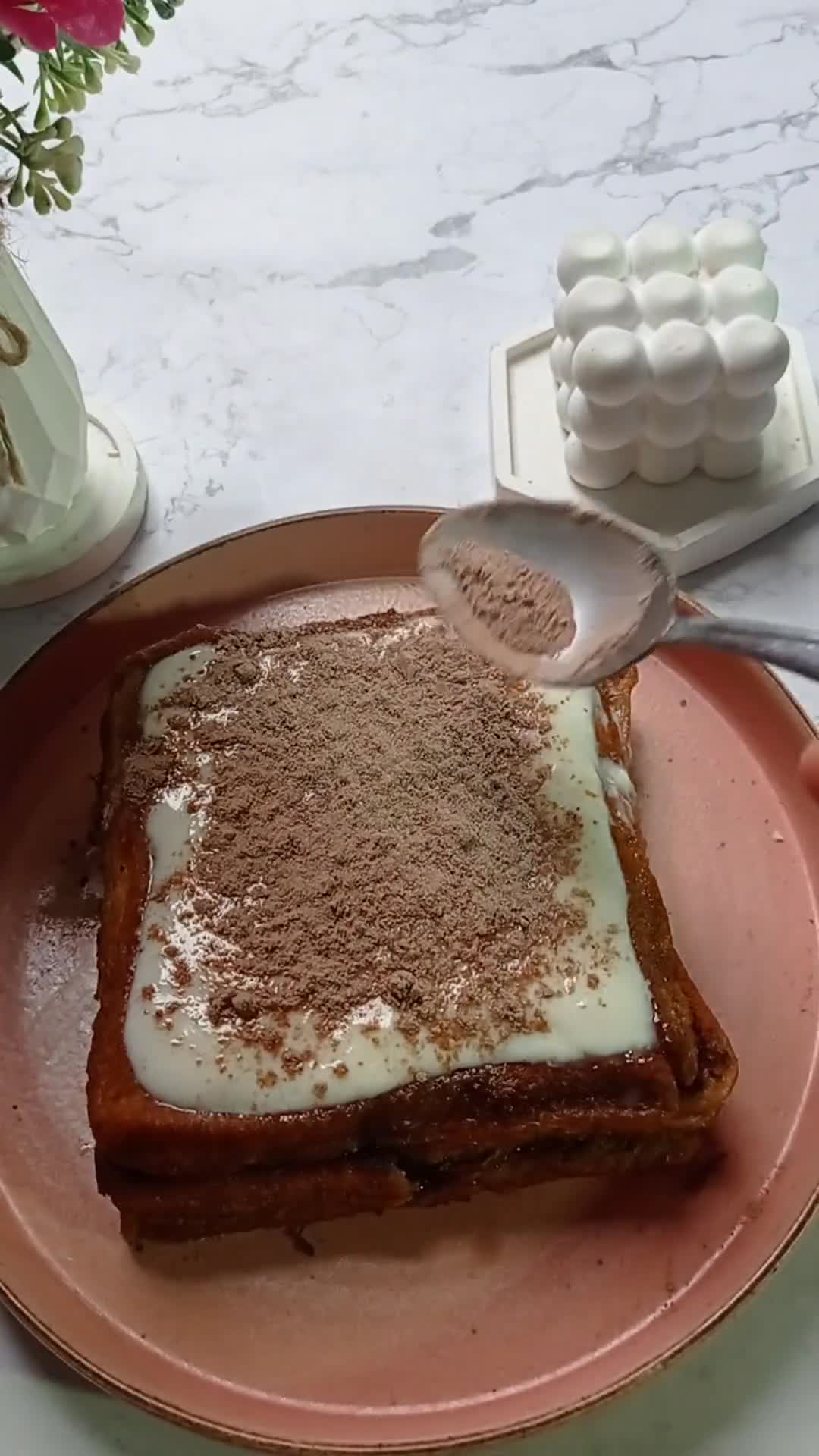 Foto langkah ke 6 dari resep Choco Lava Toast.