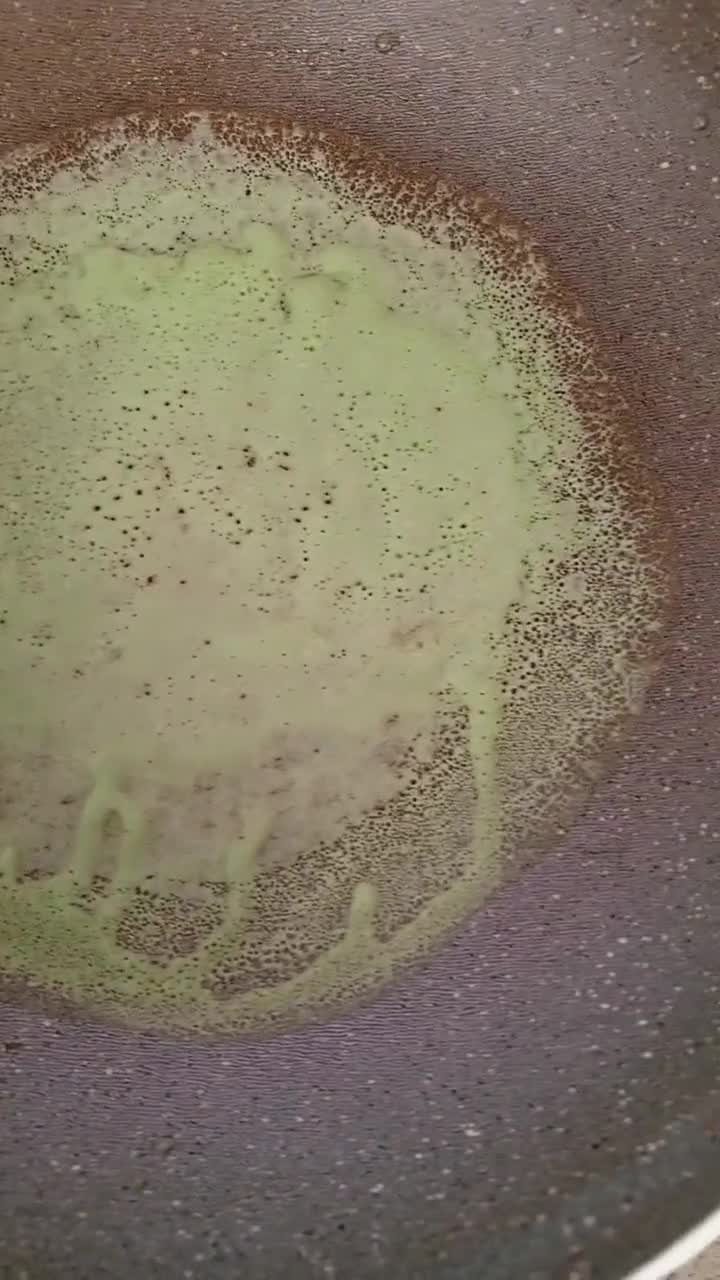 Foto langkah ke 4 dari resep Crunchy Pandan Crepes Teflon (Leker).