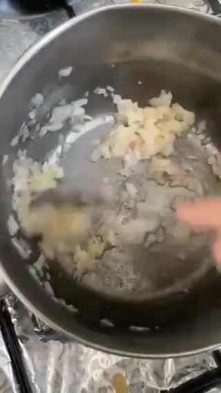 صورة لخطوة 3 من وصفة -معكرونه بالصوص الابيض والفطر 🍝🍄!-White sauce pasta and mushrooms🍝🍄!
