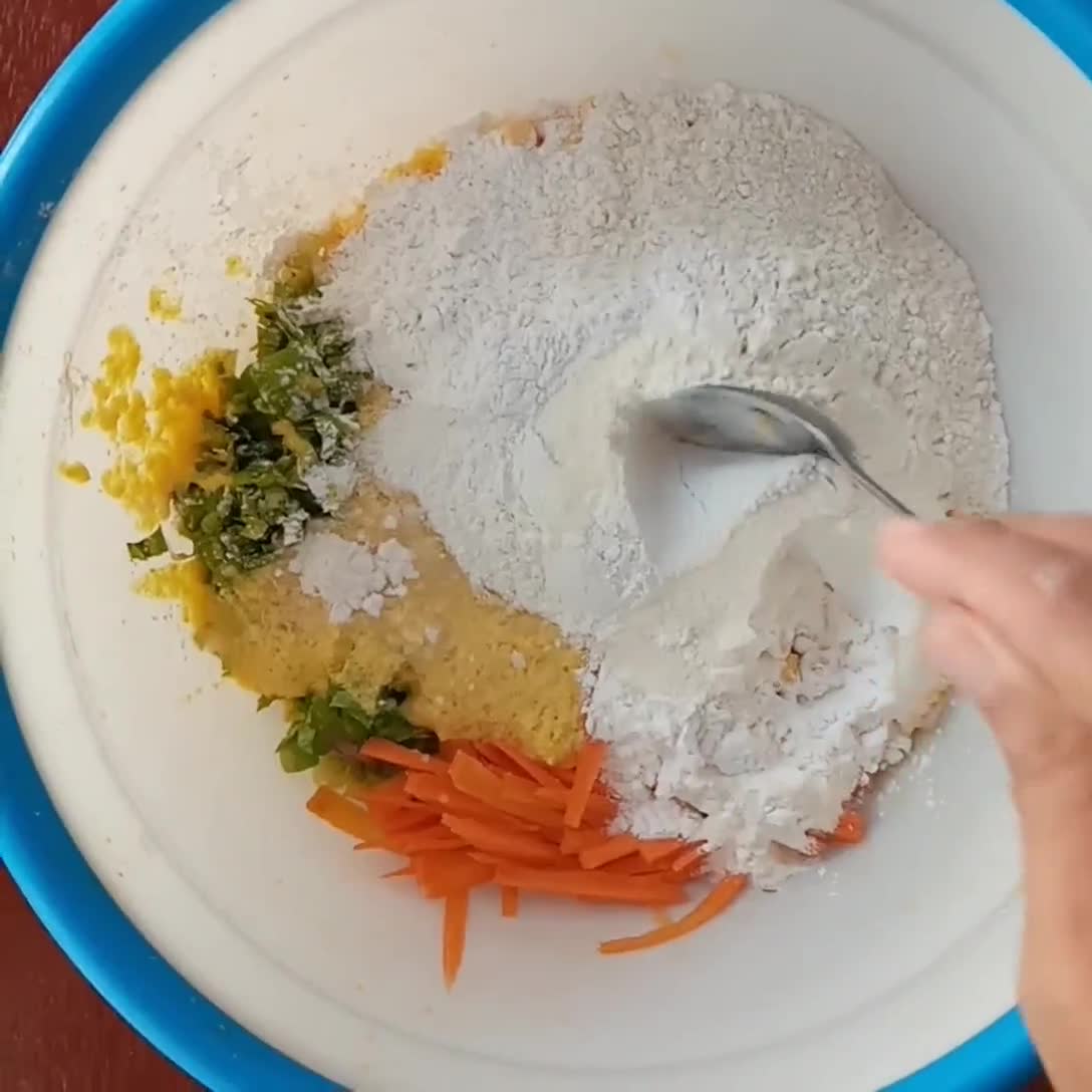 Foto langkah ke 2 dari resep Bakwan Jagung Renyah Gurih.