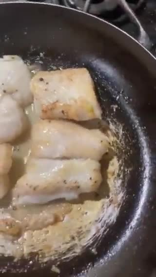 Foto del paso 2 de la receta: Lenguado en salsa verde de Tomate