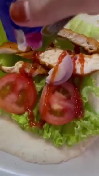 Gambar langkah 2 resipi Simple chicken tortilla wraps.
