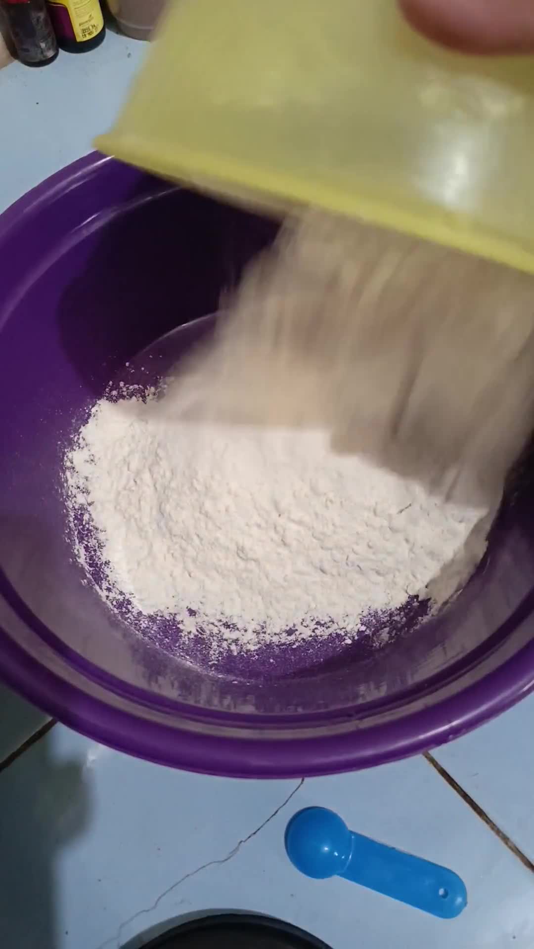 Foto langkah ke 2 dari resep Roti cokelat.
