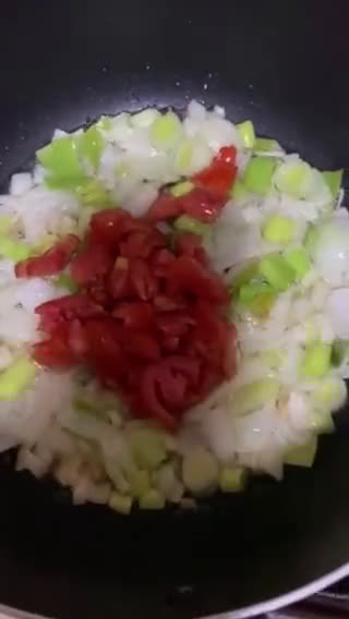Une image de l'étape 2 de Riz aux haricots rouge et chipolatas.