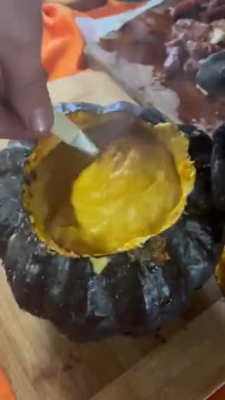 Foto del paso 3 de la receta: Fondue de queso en zapallo cabutia a las brazas