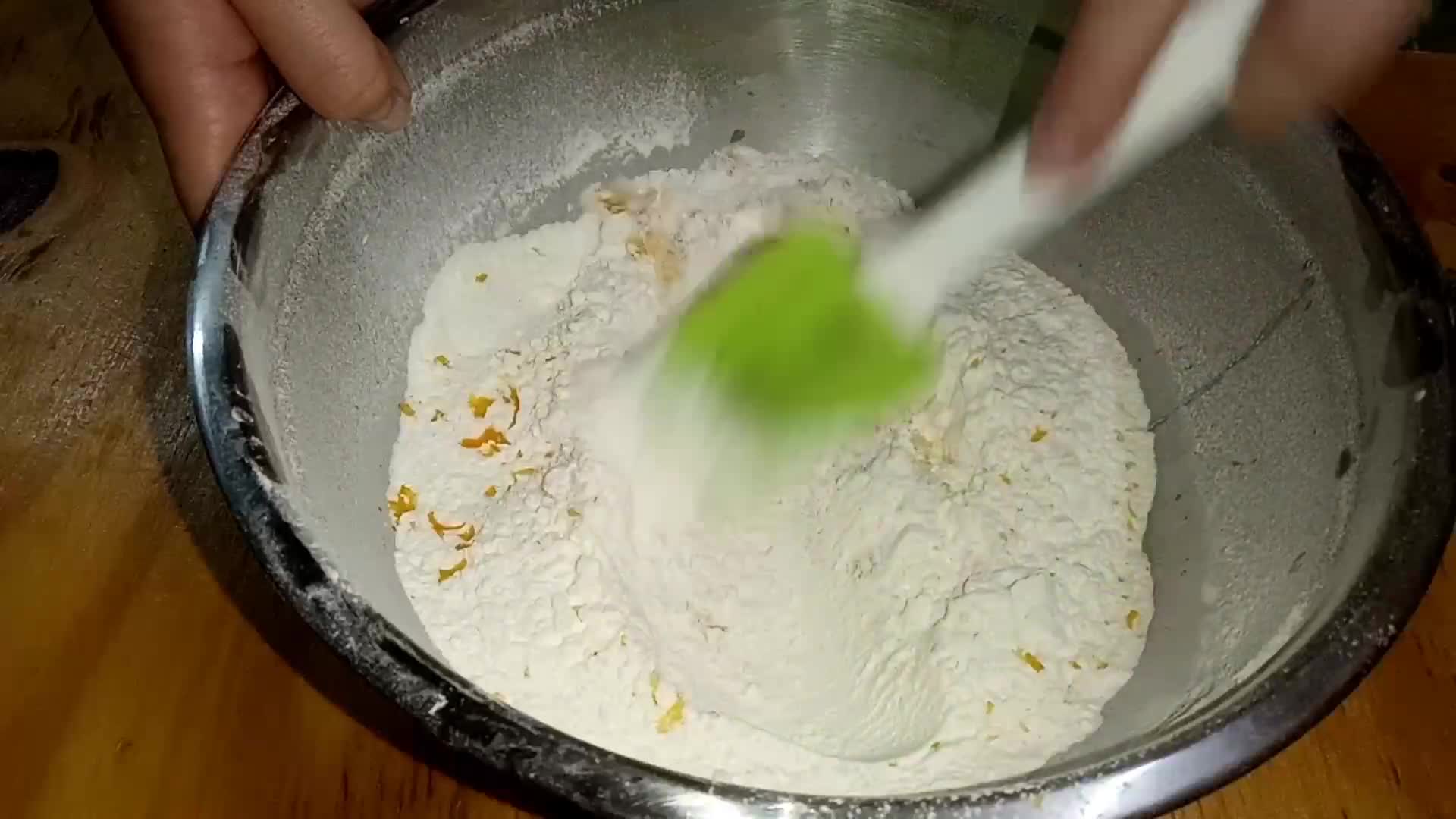 Foto del paso 2 de la receta: Medialunas fáciles